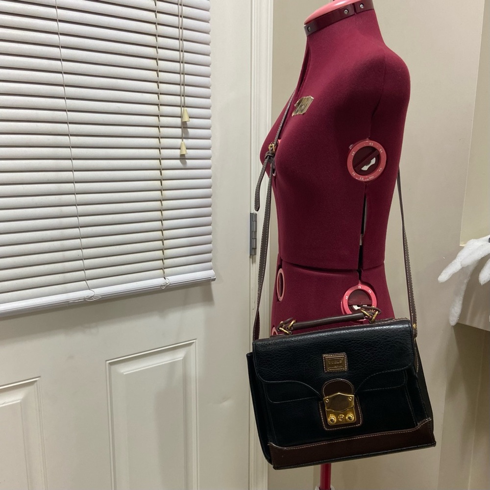 Yoels collection women faux leather black and brown cross strap hand bag. Used.
